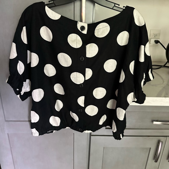 Black and White Polka Dot Crop Blouse - Picture 2 of 7